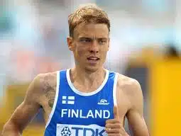 Huippu-uransa jo päättänyt Jukka Keskisalo voitti puolimaratonin Joensuussa