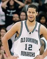 Caven juhlii, Lee juniorin joukkue pakkovoittoon