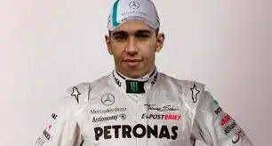 Mercedes antaa Hamiltonin pitää kypärät ja pokaalit Mercedes antaa Hamiltonin pitää kypärät ja pokaalit