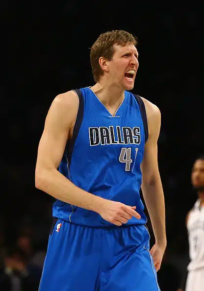 ”Voitot ovat tällä hetkellä tärkeämpiä” – isoa merkkipaalua lähestyvän Nowitzkin Dallas Mavericks tiukassa playoff-taistossa