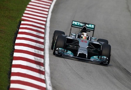 Mercedes lisää F1-moottoriinsa kaiuttimen Mercedes lisää F1-moottoriinsa kaiuttimen