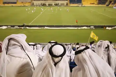 Jalkapallon MM-kisat järjestävä Qatar jälleen kohujen keskellä – ihmisoikeusjärjestön raportti paljasti karuja tietoja