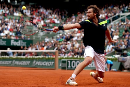 Tomas Berdych hiipui, Ernests Gulbis neljän joukkoon Roland Garros'lla