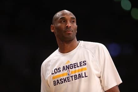 NBA-legenda saa suuren kunnianosoituksen – kaksi pelipaitaa nostetaan kattoon!