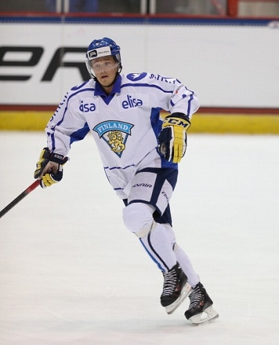 Suomalaispuolustaja jäi ilman NHL-pestiä Suomalaispuolustaja jäi ilman NHL-pestiä