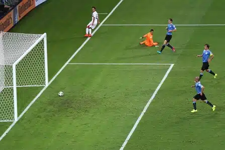 Mitä draamaa! Uruguayn viime hetken maali riitti voittoon