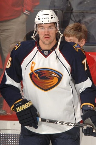 Leijonia hakannut venäläinen sikailijakiekkoilija sai kenkää