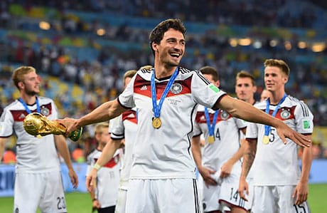 ManU iski jättitarjouksen pöytään maailmanmestari-pakista