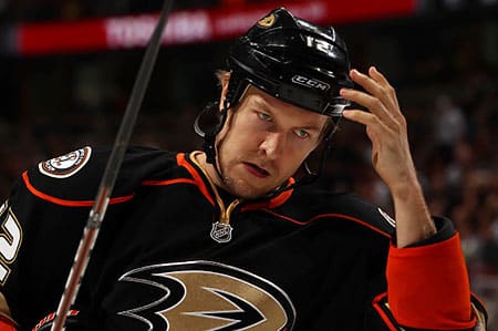 Niklas Hagman ulos Kärpistä