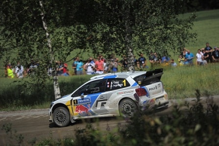 Ogier saavutti jarruviasta kärsivää Latvalaa (ek20)