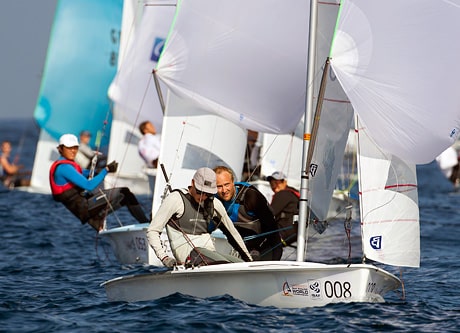 Lindgrenit aloittivat purjehduksen MM-kilpailut vahvasti