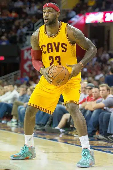 LeBronin pelikaveriksi havitellaan 10 000 pisteen miestä