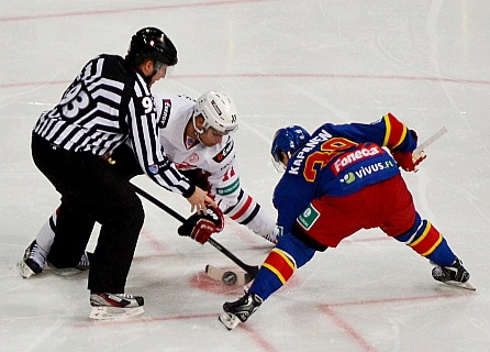 Niko Kapanen ei ollut juttutuulella Niko Kapanen ei ollut juttutuulella