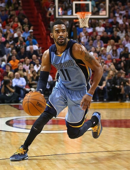 NBA-kauden yllättäjä voittoon tuplaylitöiden päätteeksi – valmentaja ylisti ”kylmäveristä” tulokaslaituria