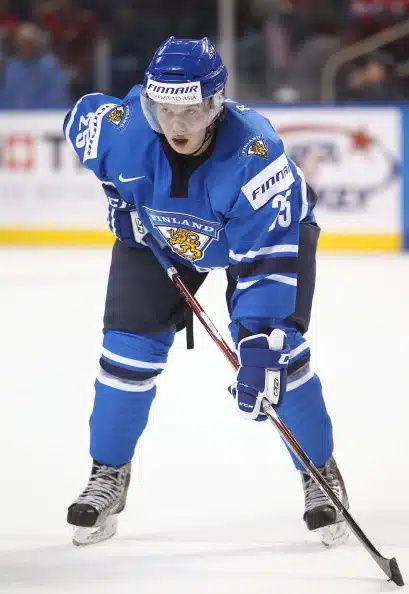 Suomalaishyökkääjä johtaa Sveitsin liigan maalipörssiä Suomalaishyökkääjä johtaa Sveitsin liigan maalipörssiä