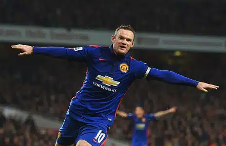 Wayne Rooney ulkona Man Unitedin kokoonpanosta
