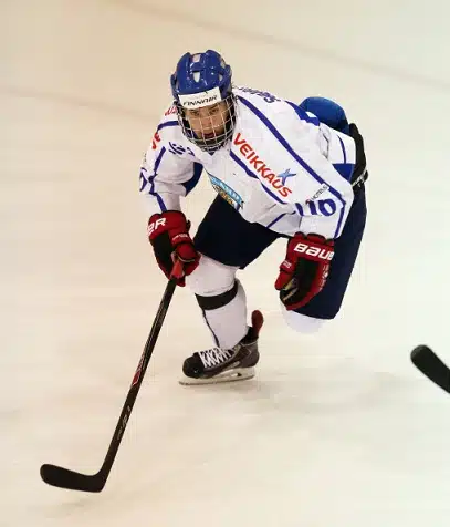 Kiekkoareena: Nuorten Leijonien kultasankari kommentoi Ässä-valmentajan potkuja: "Ehkä siellä olisi joku muu niitä kenkiä ansainnut" Kiekkoareena: Nuorten Leijonien kultasankari kommentoi Ässä-valmentajan potkuja: ”Ehkä siellä olisi joku muu niitä kenkiä ansainnut”