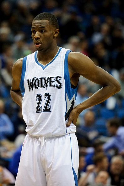 Peräkkäisten draftien ykkösvaraukset loistivat - NBA-surkimukselle makea vierasvoitto Peräkkäisten draftien ykkösvaraukset loistivat – NBA-surkimukselle makea vierasvoitto