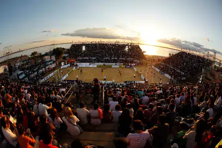 Suomalaispareja beach volley -kauden huipputurnaukseen