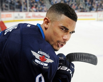 Buffalo Sabresin tähtihyökkääjä vähintään kuukauden sivussa Buffalo Sabresin tähtihyökkääjä vähintään kuukauden sivussa