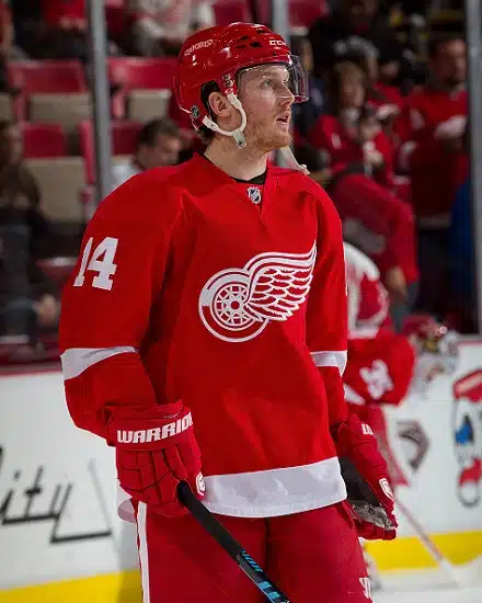 NHL sakotti kahta hyökkääjää sukeltamisesta - katso NHL sakotti kahta hyökkääjää sukeltamisesta – katso