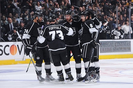 Teräväinen syötti Blackhawksin johtoon, Kings painui ohi - katso video Teräväinen syötti Blackhawksin johtoon, Kings painui ohi – katso video