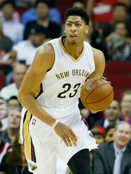 Anthony Davis syvensi Knicksin tuskaa