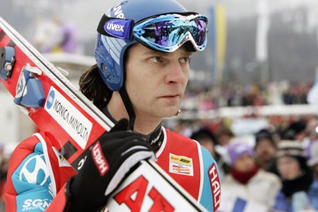 Janne Ahonen loukkaantui kaaduttuaan Janne Ahonen loukkaantui kaaduttuaan