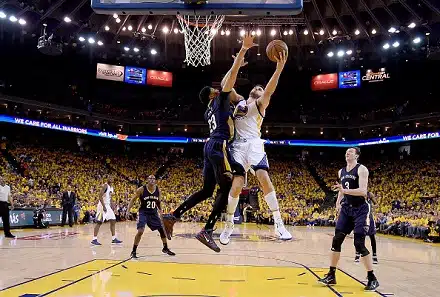 NBA:n ykkösjoukkue aloitti pudotuspelit voitolla