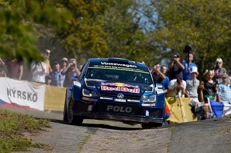 Latvala kiitää hyvässä vauhdissa – Ogier kasvatti kaulaa (ek5)