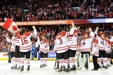 Neljän vuoden takainen nuorten MM-kisojen paras puolustaja ei kelvannut yhdellekään NHL-seuralle