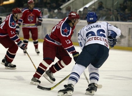 NHL-veteraani Sandis Ozolinsh valmentajaksi KHL:ään NHL-veteraani Sandis Ozolinsh valmentajaksi KHL:ään