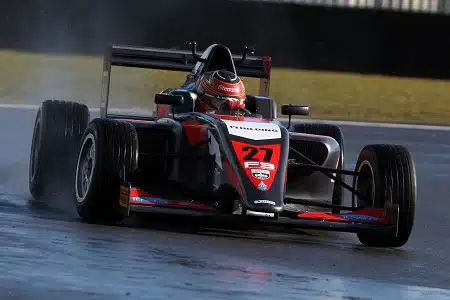 F3-kuski Huovisella onnistumisia ja pettymyksiä Doningtonissa – ”Kivaa oli”