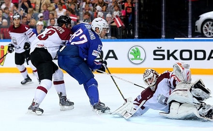 HIFK johtoasemassa päätöserään - Kärppien tähtipelaajan piina päättyi HIFK johtoasemassa päätöserään – Kärppien tähtipelaajan piina päättyi