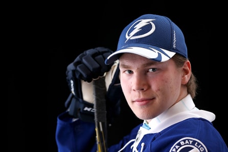 Jonne Tammela pani nimen alle ensimmäiseen NHL-sopimukseensa Jonne Tammela pani nimen alle ensimmäiseen NHL-sopimukseensa