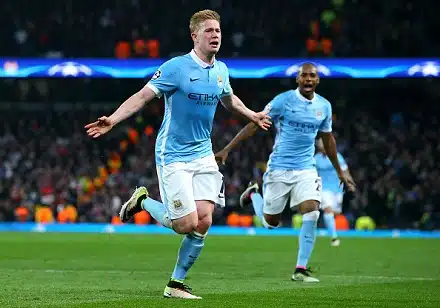 Belgian tähtipelaajalta upea keskitys – ManU-tähti puski pallon verkkoon