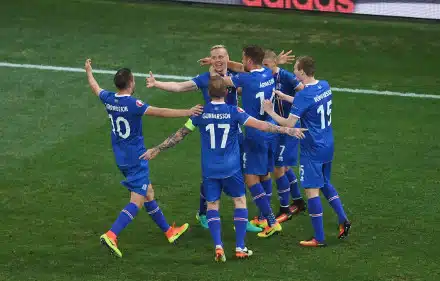 Islanti hyvin lähellä paikkaa jalkapallon MM-kisoihin, Turkki ulkona