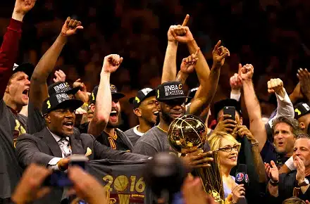 ”En halua jankuttaa siitä, mitä tapahtui runkosarjassa” – LeBron ja kumppanit aloittavat NBA-mestaruuden puolustamisen