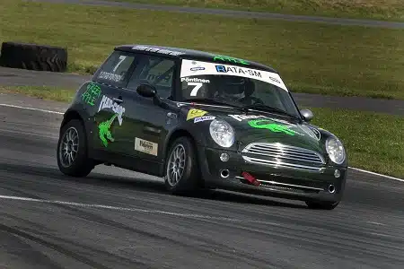 Tuomas Pöntinen V1600-luokan SM-mestariksi Ahvenistolla