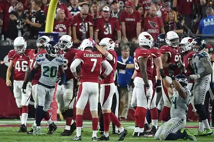 NFL:ssa harvinainen tasapeli hurjan draaman päätteeksi – katso jatkoajan mokailut