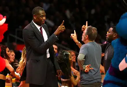 Denver Nuggets nosti ”sormenheiluttajan” paidan kattoon – ilta päättyi katkeraan jatkoaikatappioon