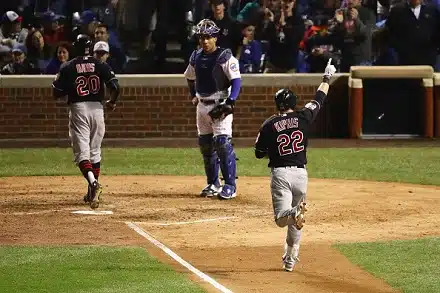 Chicagolainen kuritti Cubsia – Indians yhden voiton päässä World Seriesin mestaruudesta