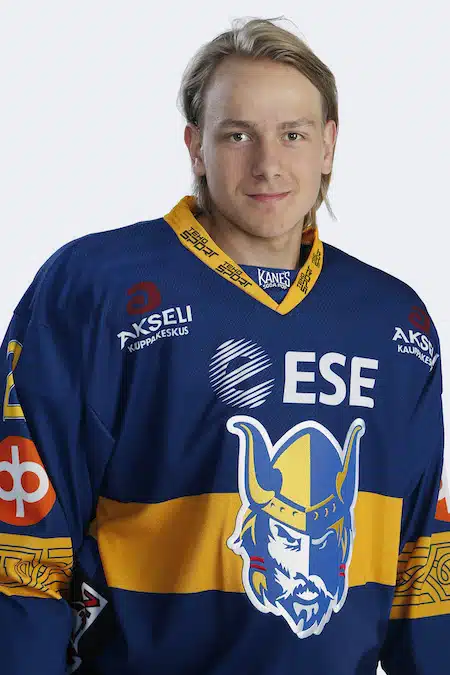 Mitä ihmettä? Liigassa loistanut sensaatiopelaaja pihalle Nuorten Leijonien MM-joukkueesta!