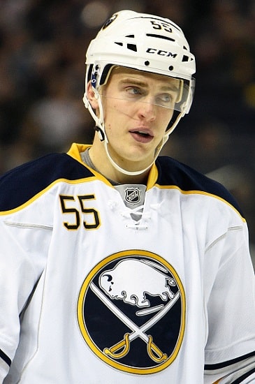 Suomalaispuolustajalta upea ”Forsberg-kikka” – niin pitkä rankkarikisa, että Ristolainenkin ehti maalaamaan