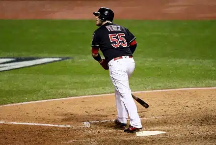 Cleveland Indians selvään voittoon World Seriesin avauksessa