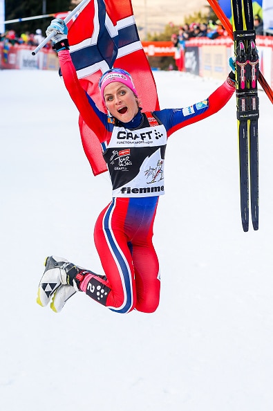 Pirteä Therese Johaug treenaa jo olympialaduilla
