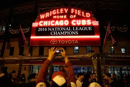 Katkeaako 108 vuoden kuiva kausi? – Chicago Cubs eteni World Seriesiin