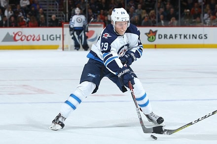 Laine laukoi maalin numero 17 – Winnipeg hyytyi kotihallissaan
