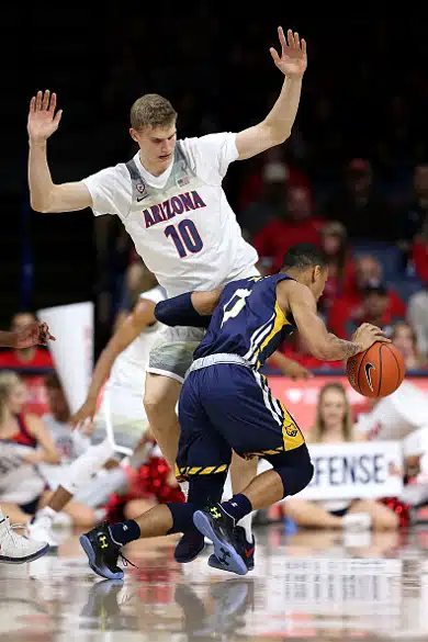 Lauri Markkanen toi uusia elementtejä Susijengin peliin, silti tappio