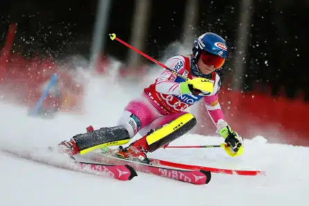 Shiffrin laski jälleen pujottelun maailmanmestariksi